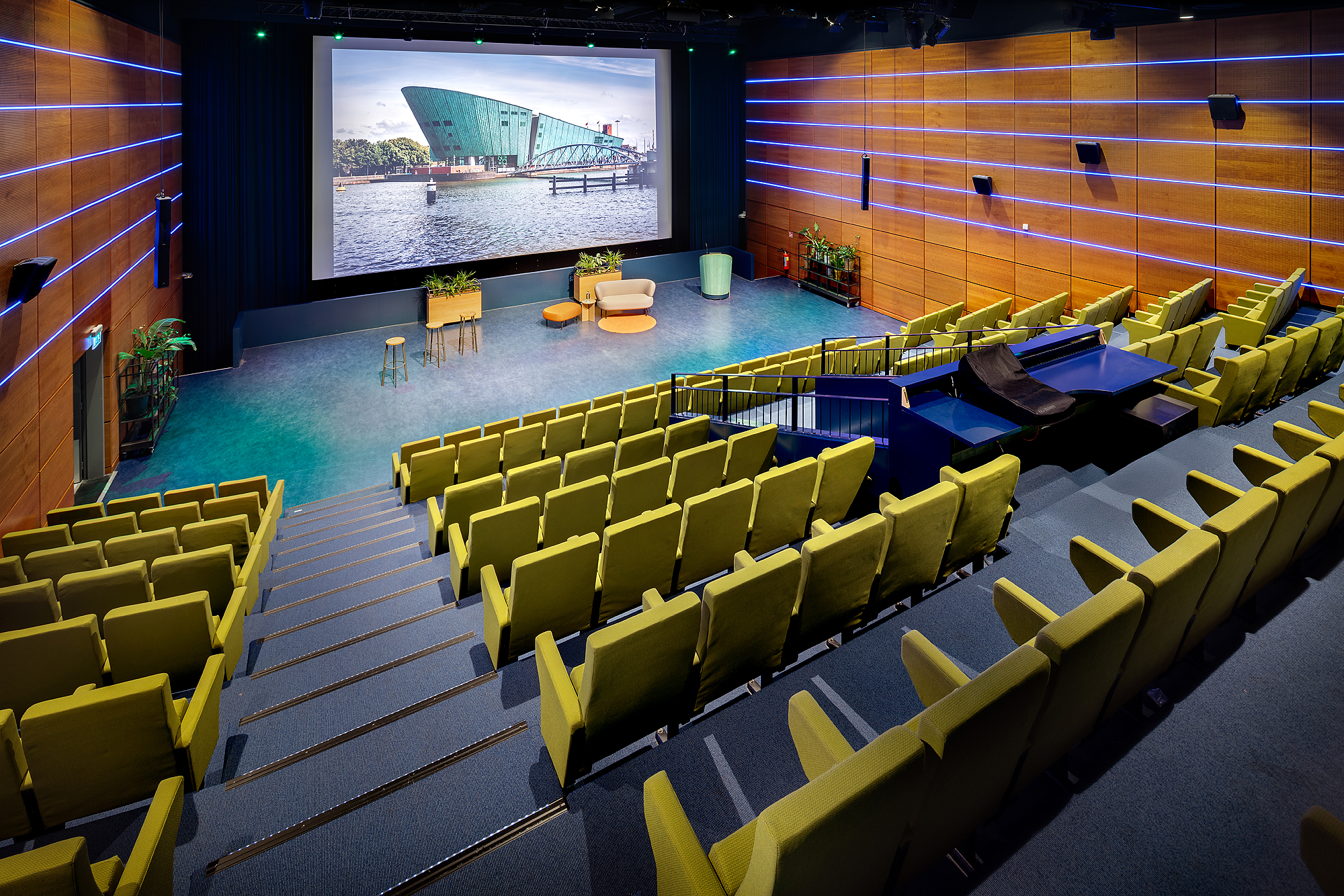 zaalhuur-auditorium-links.jpg