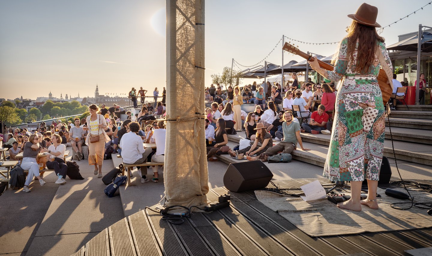 Livemuziek op het NEMO Zomerdak - Fotograaf DigiDaan.jpg