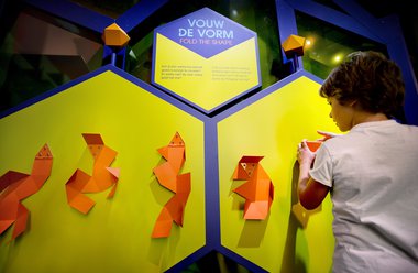 Vouw de vorm - Wereld van vormen - Constructies - NEMO Science Museum