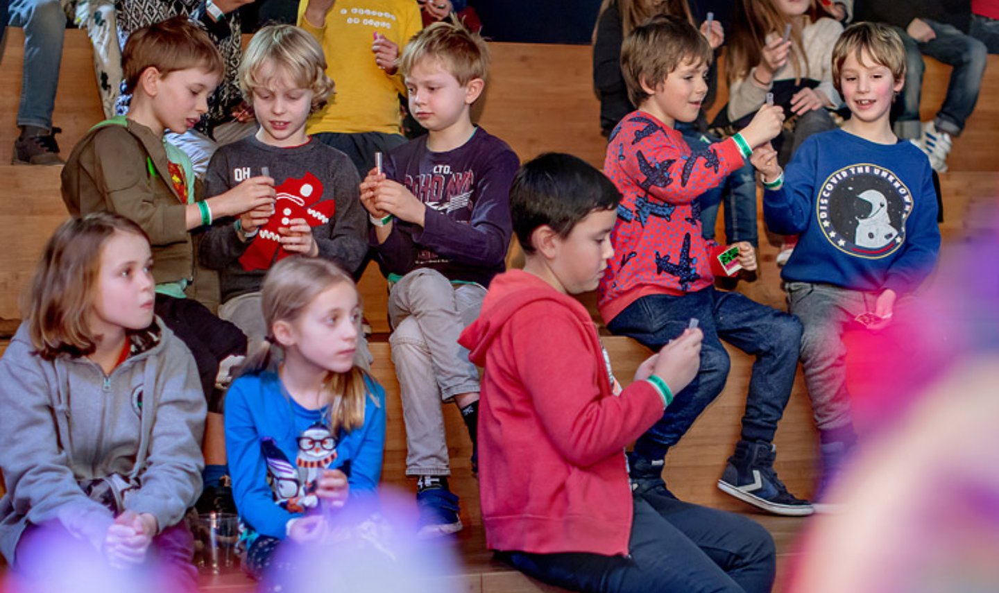 Kinderlezing-in-NEMO---eiwitten-observeren---Foto-DigiDaan.jpg