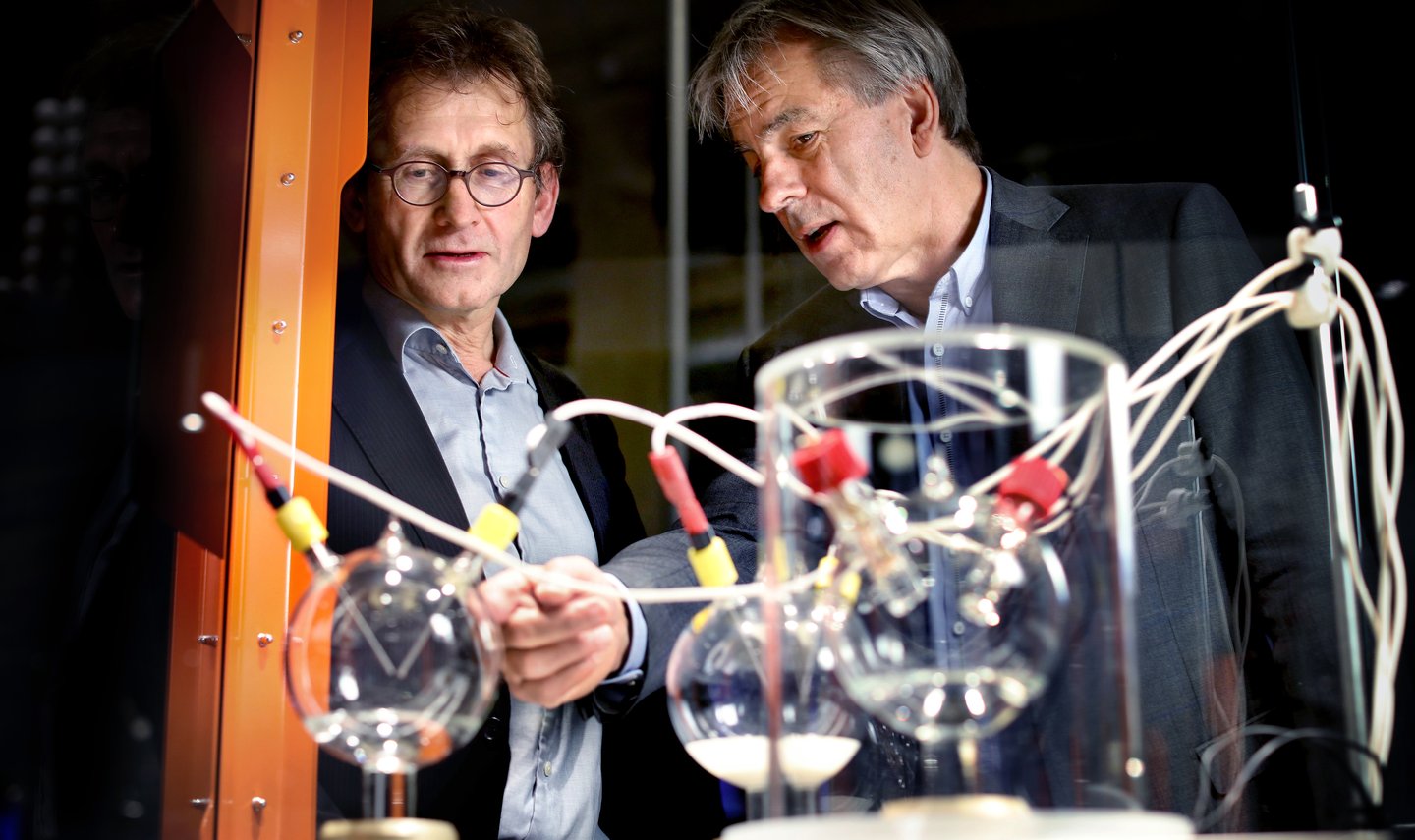 Ben Feringa & Bert Meijer - Miller-Urey experiment - Foto DigiDaan
