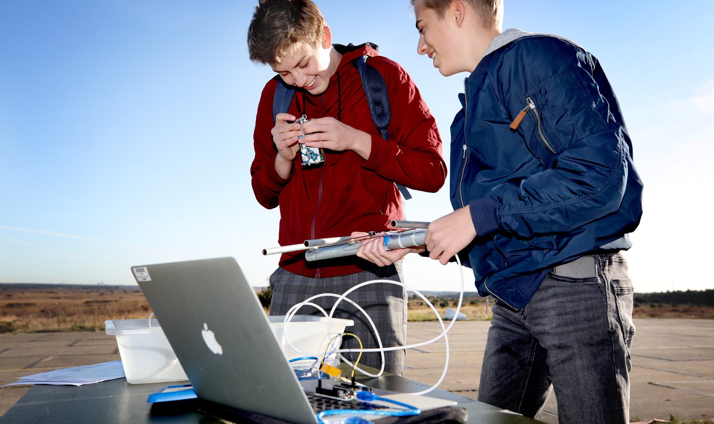 Luca en Jurre CanSat - lancering 2020 - Foto DigiDaan.jpg