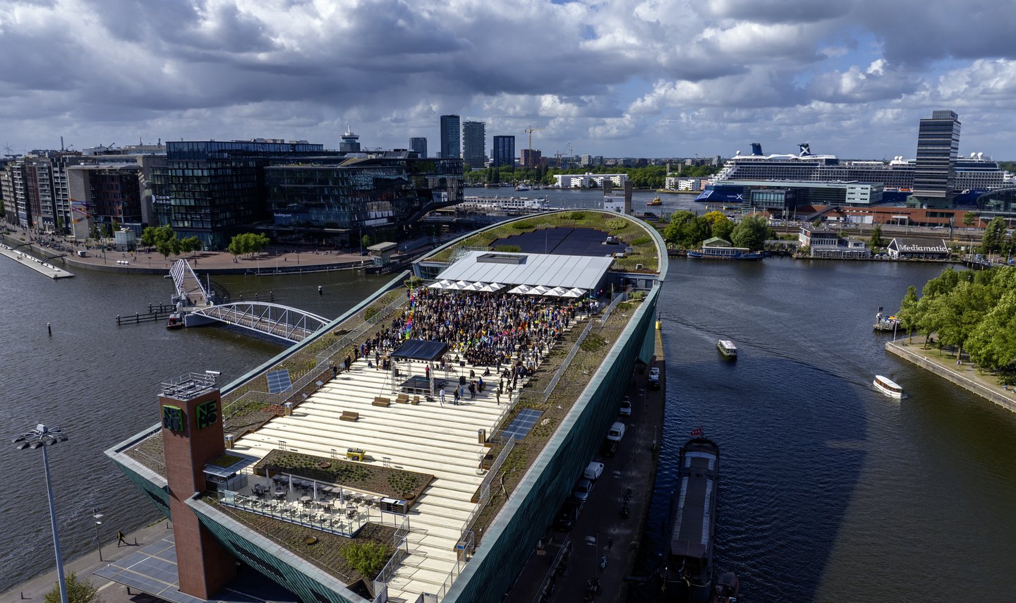 Dakplein opening vanuit de lucht.jpg